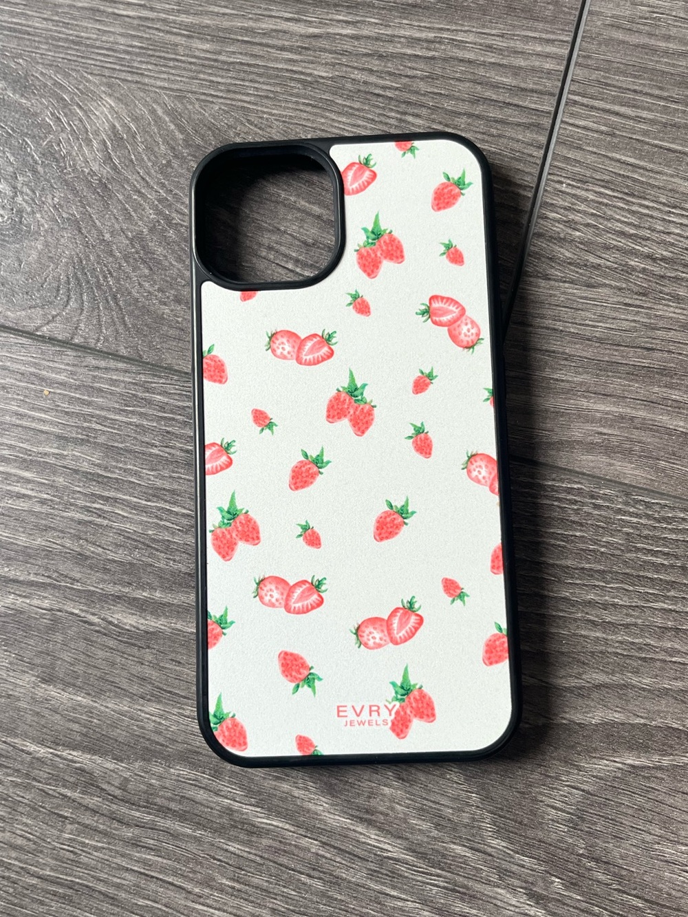 EVRY JEWELS White Strawberry Pattern iPHONE13 Phone Case